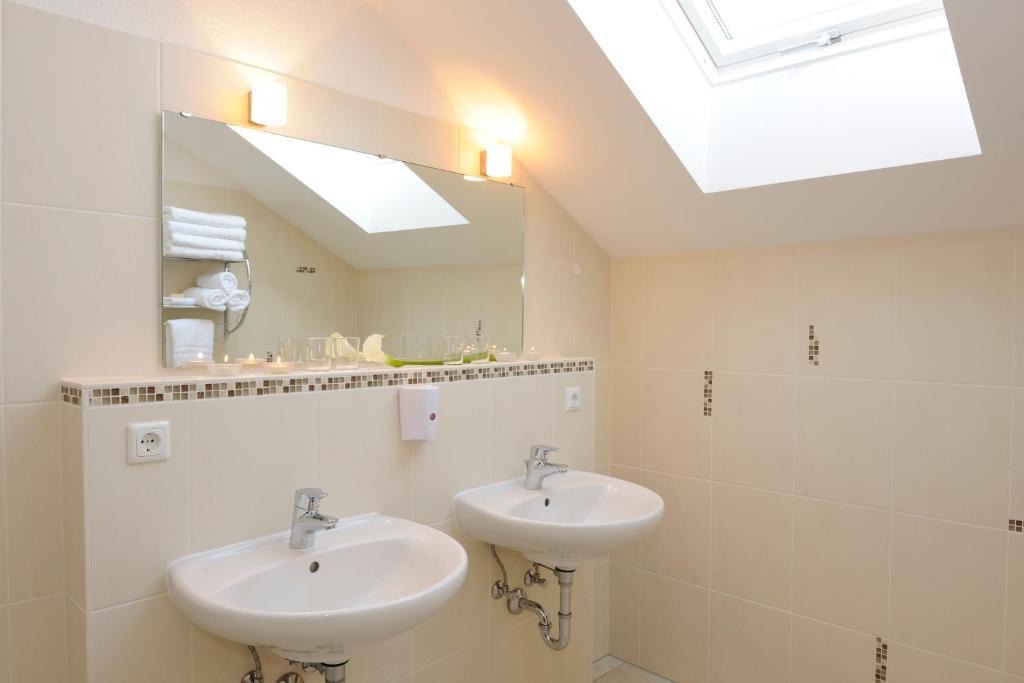 Hotel Inspiration Garni Tittmoning Стая снимка