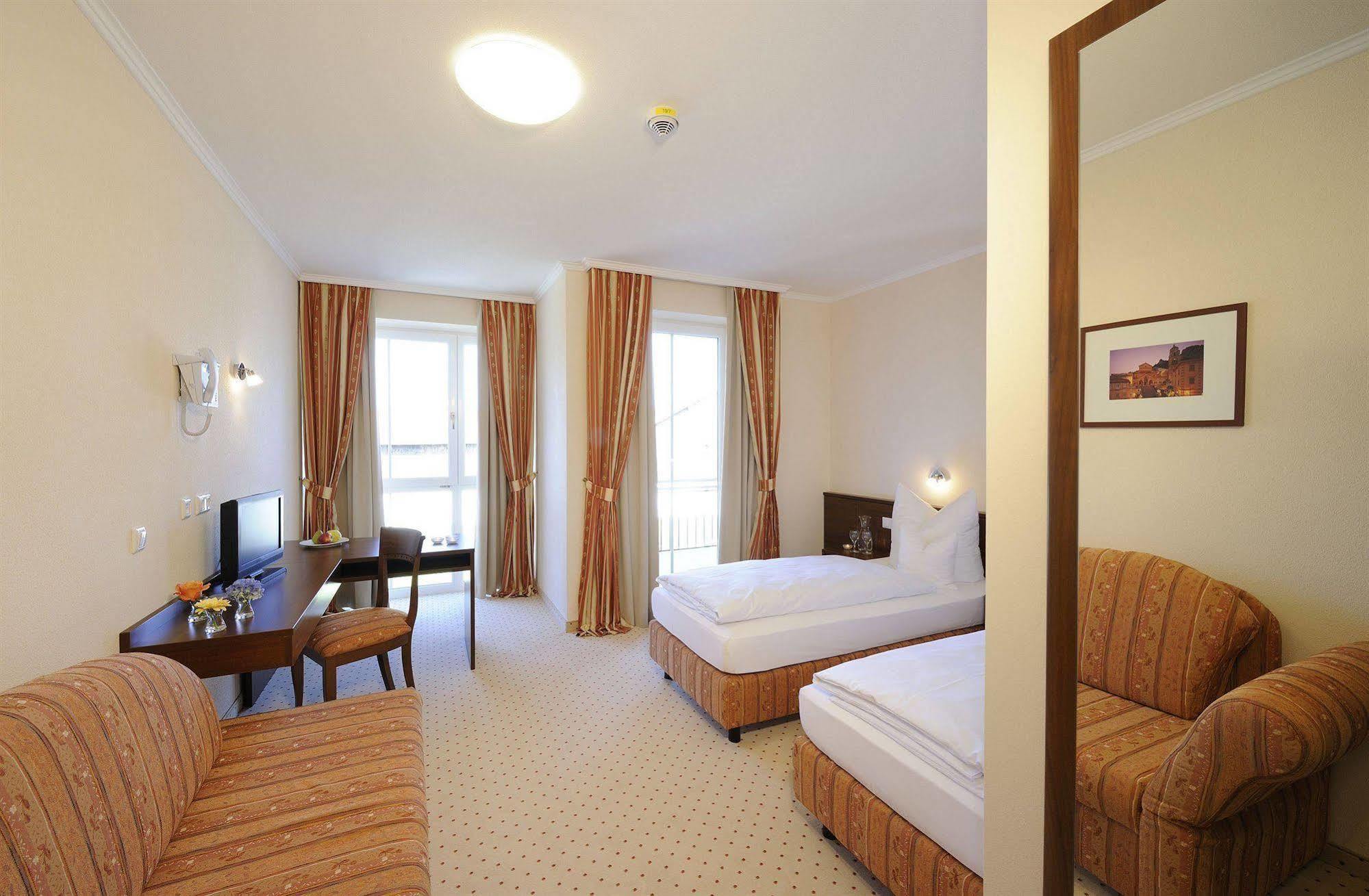 Hotel Inspiration Garni Tittmoning Екстериор снимка